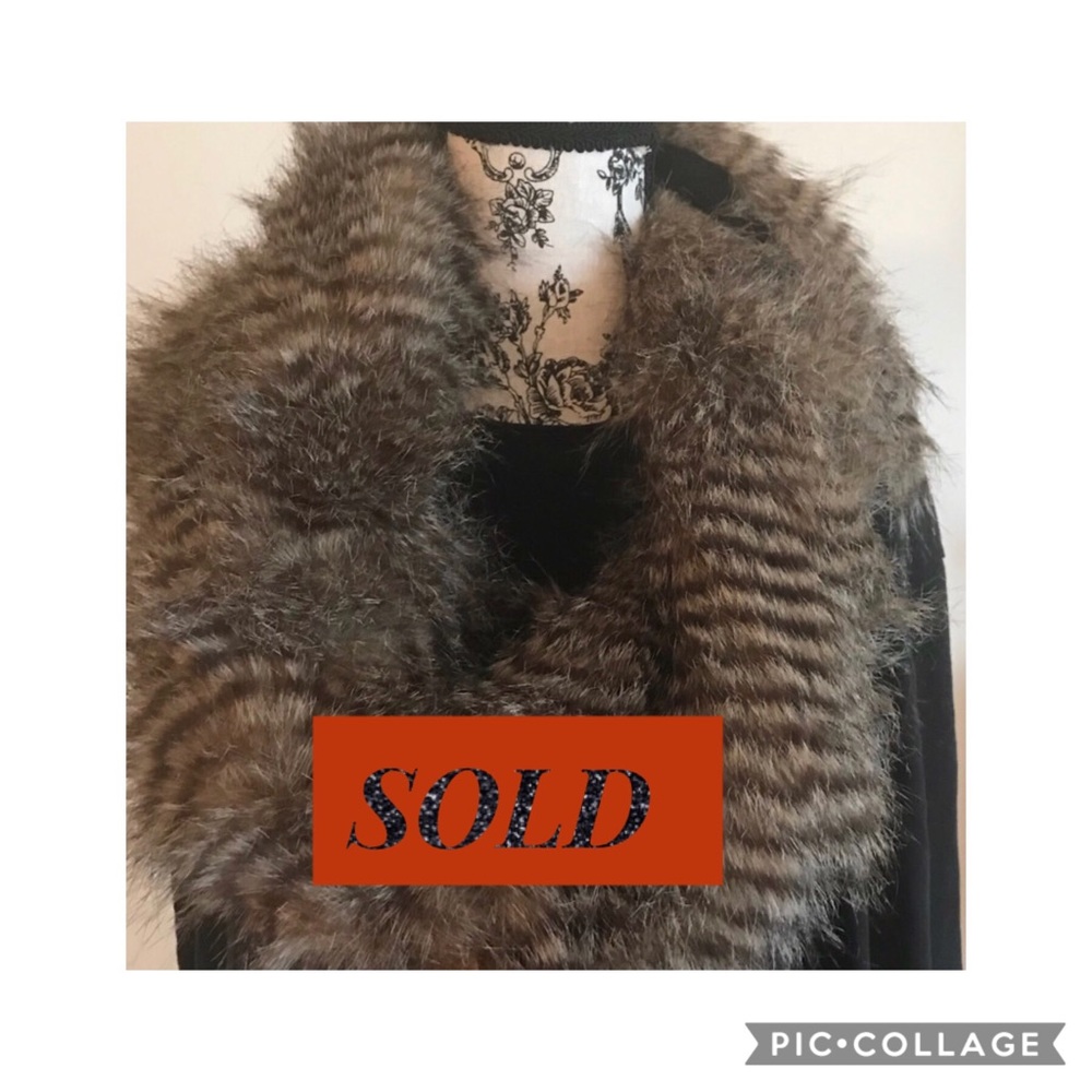🎉 Faux Fur Raccoon Infinity Scarf